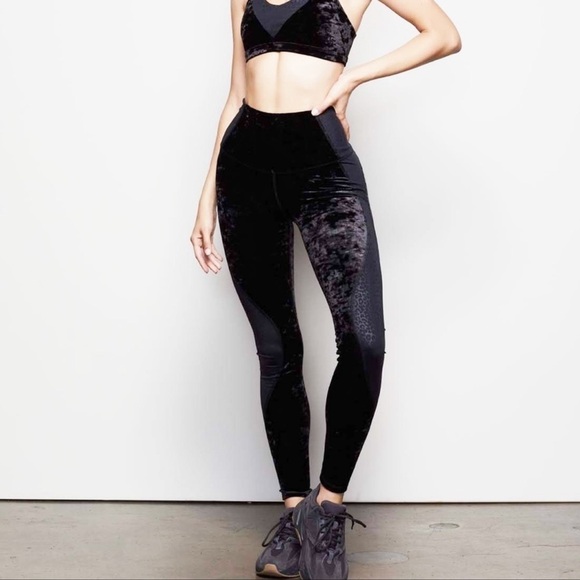 NWT GOOD AMERICAN Black Crushing It Velvet Leopard Print Leggings, Size 5/2XL - Picture 2 of 9